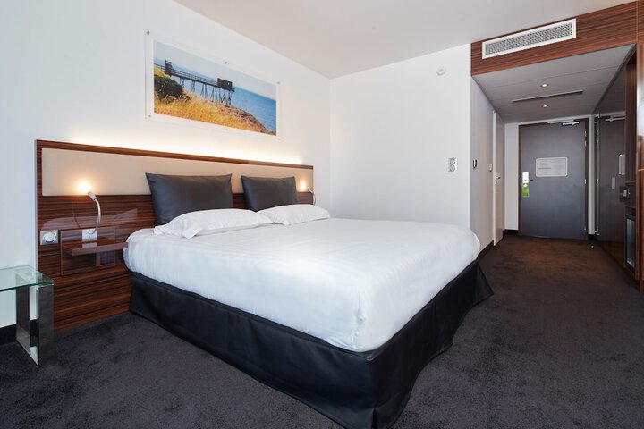 Room 10 of 114