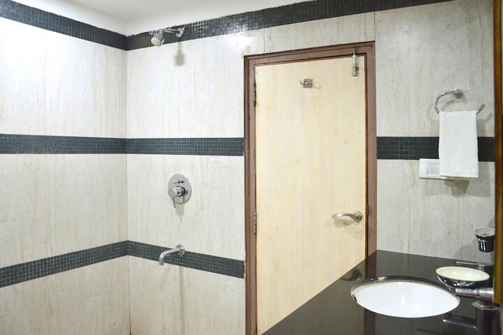 Room 9 of 30