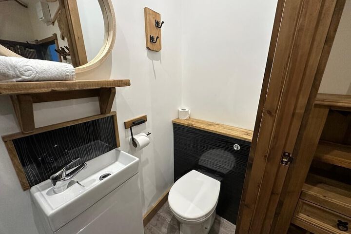 Room 70 of 83