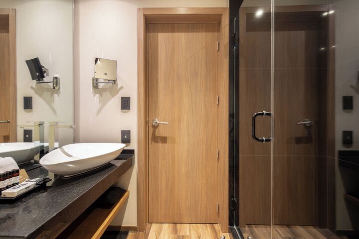 Room 42 of 105