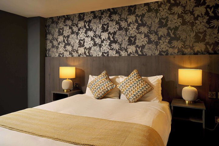 Room 42 of 295