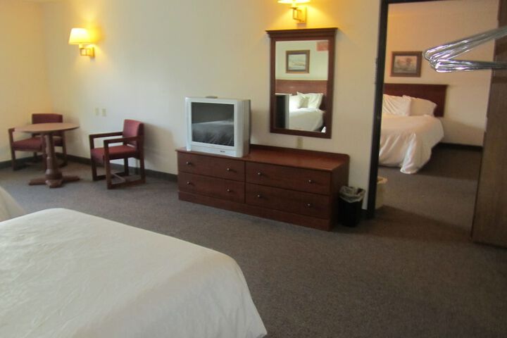Classic 2 Queen Beds (7 of 11)