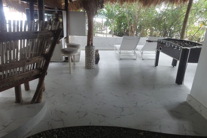 Lounge 56 of 85