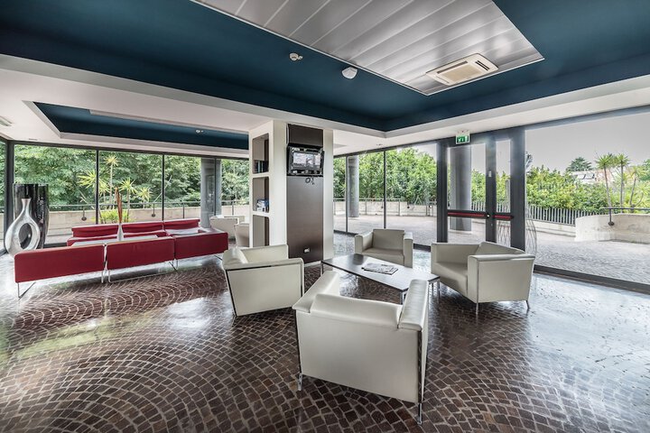 Guest Lobby