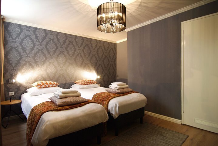 Room 9 of 36