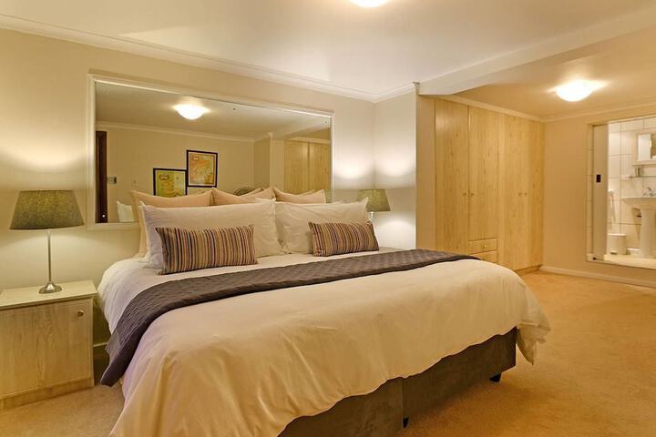 Room 2 of 9