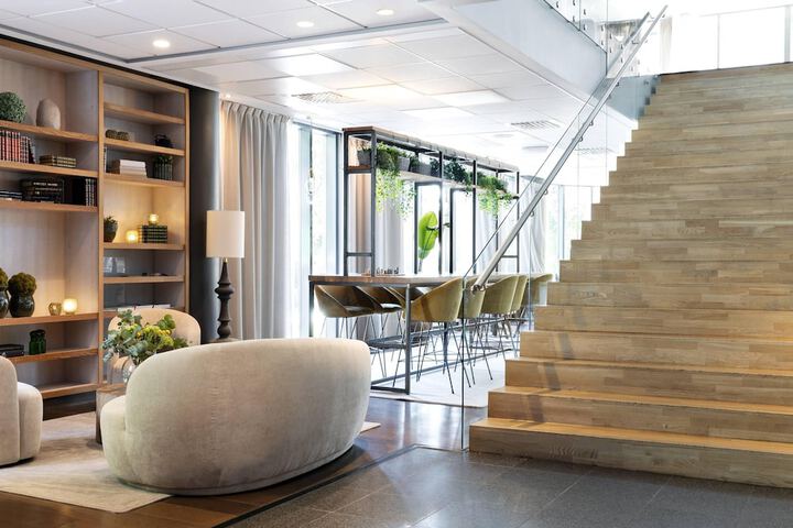 Entrance & Lobby