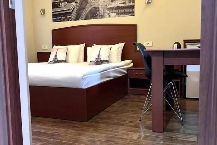 Room 8 of 31