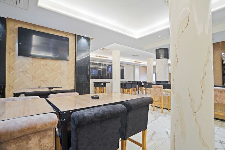 Lounge 54 of 62