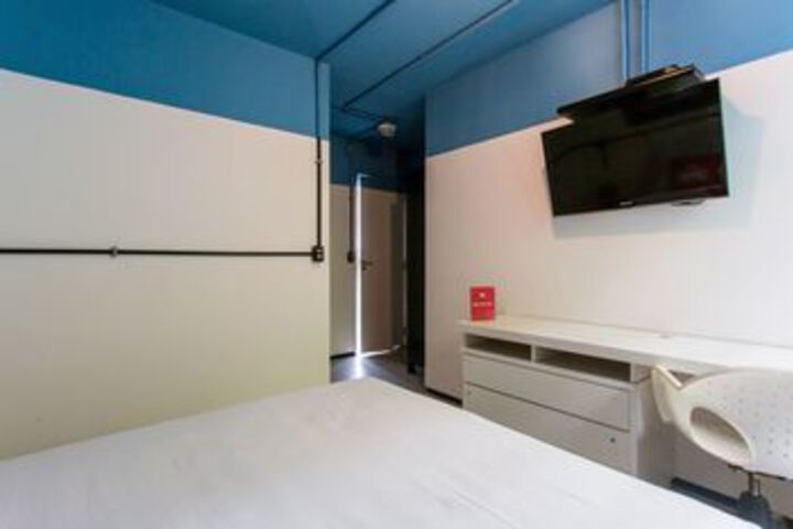 Room 30 of 35