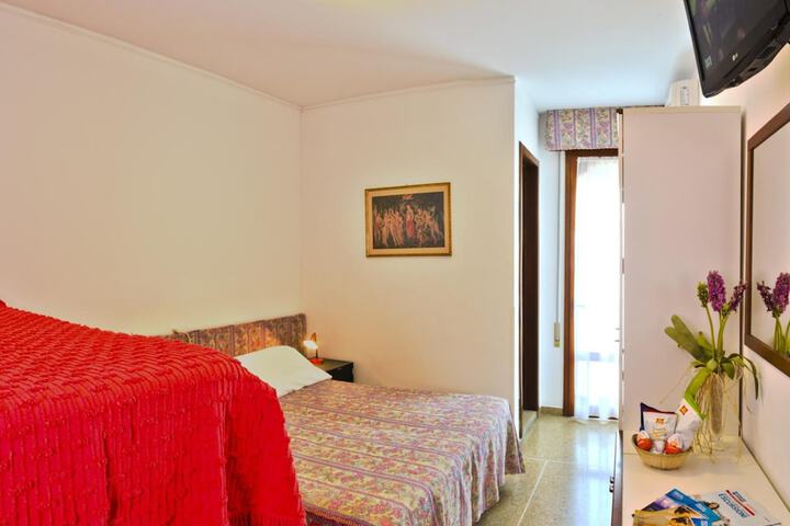 Room 12 of 56