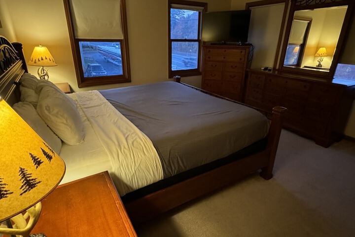 2 Queen Beds Micfridge (41 of 42)