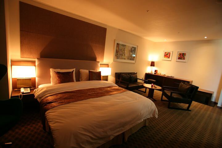 Room 14 of 83