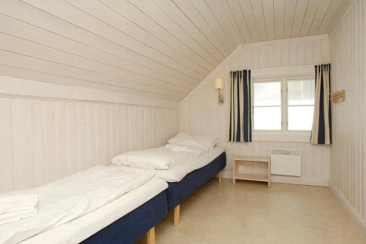 Room 2 of 49
