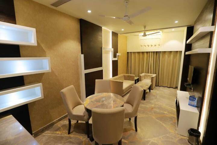 Room 7 of 32
