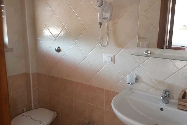 Room 9 of 25