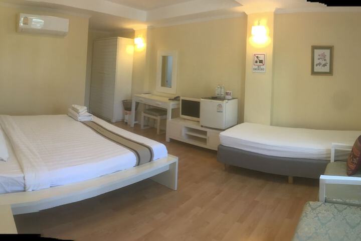 Room 27 of 86