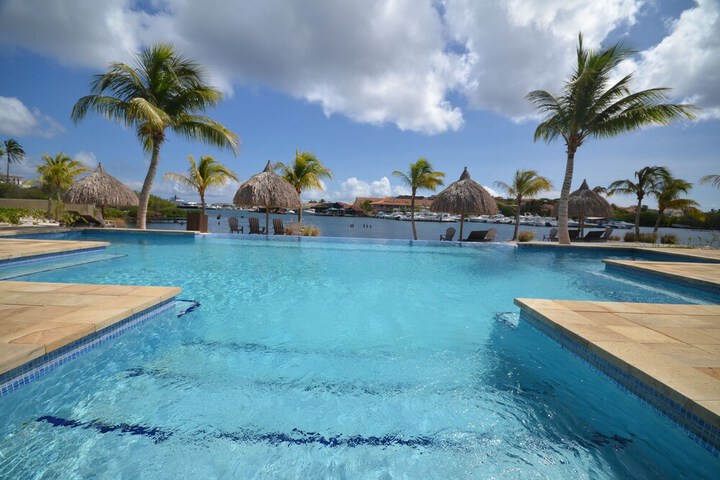 Pool Hotel