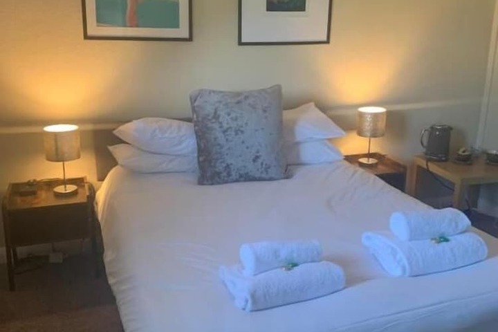 Room 5 of 17