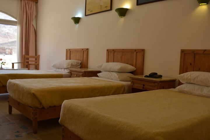 Room 4 of 33