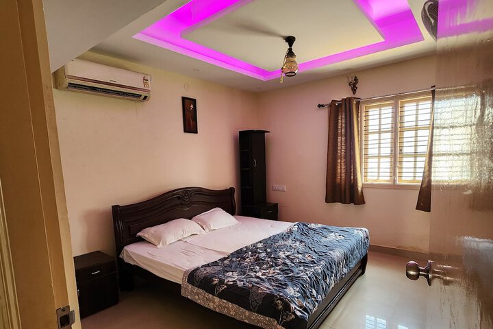 Room 4 of 18