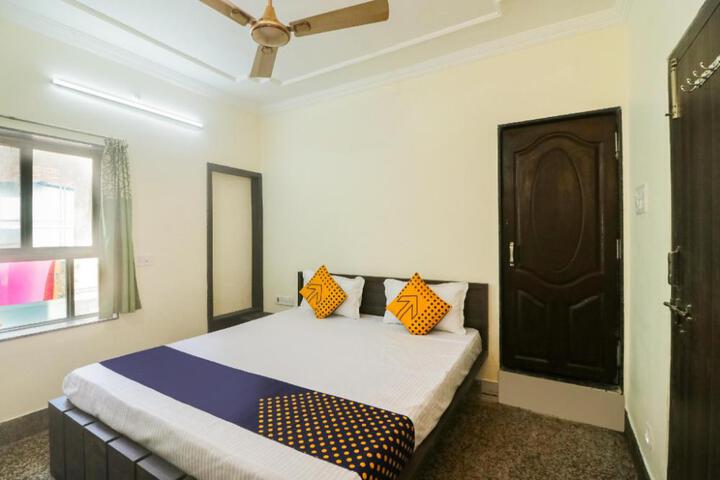OYO Flagship Hotel Bilasini