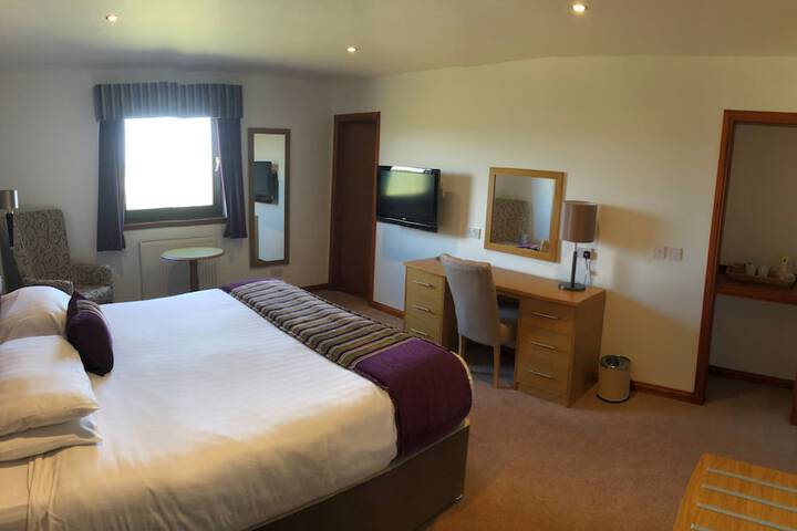 Room 4 of 20