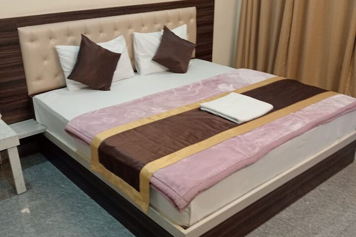 Room 2 of 41