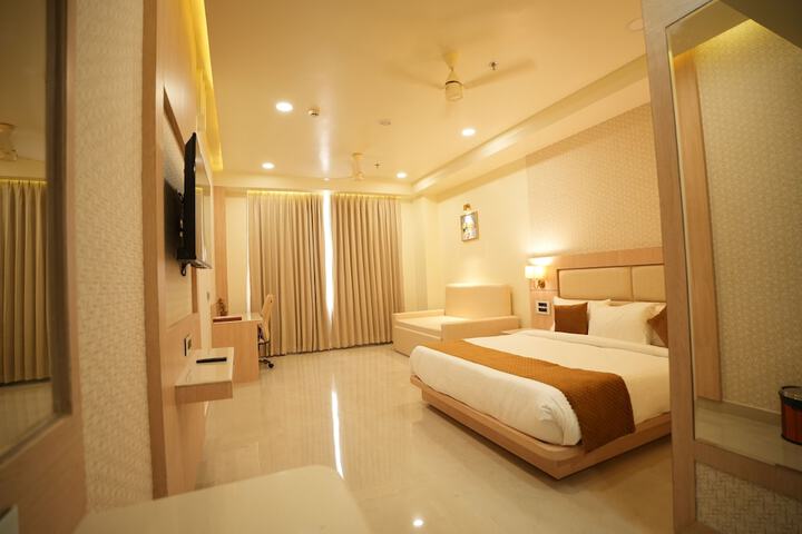 Room 4 of 16