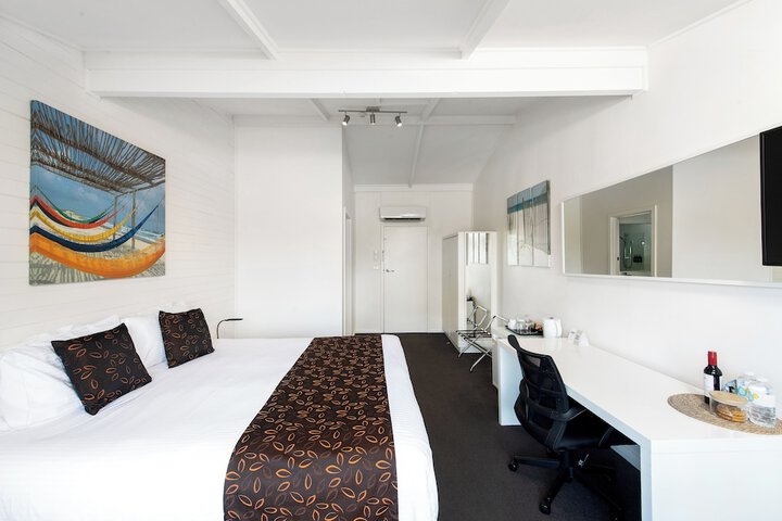 Room 5 of 76