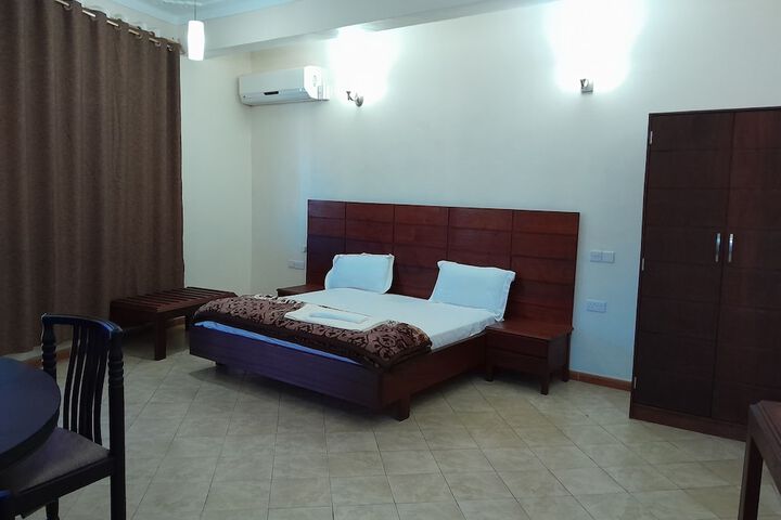 Room 10 of 19