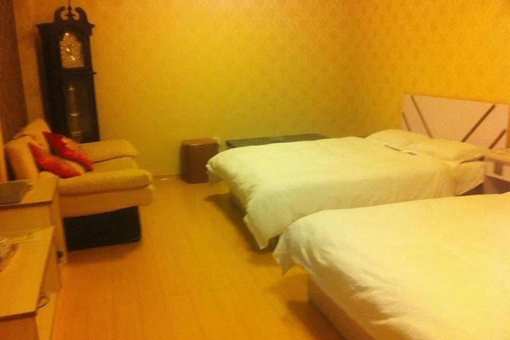 Room 2 of 7