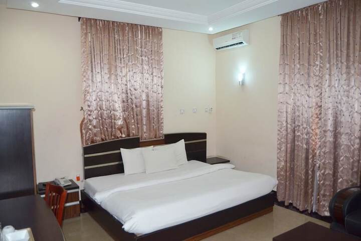 Room 5 of 14