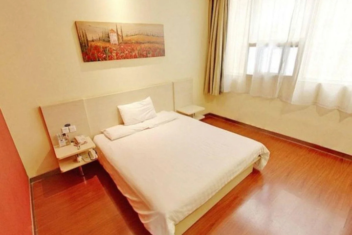 Room 4 of 14
