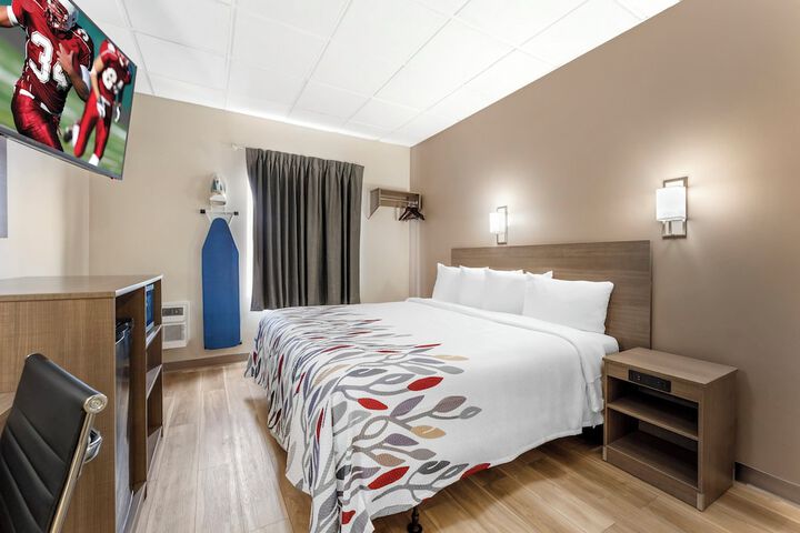 Superior King Bed (5 of 7)