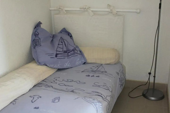 Room 2 of 8