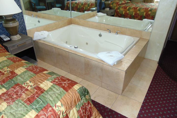 1 Queen Bed (16 of 22)