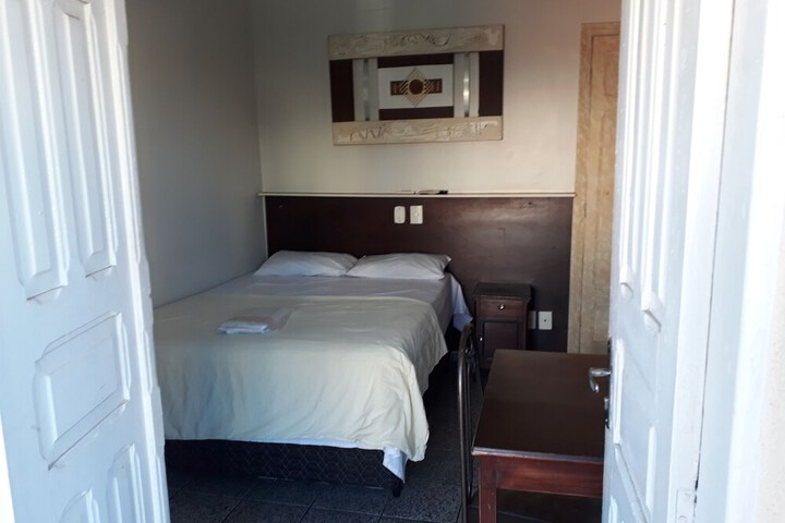 Room 4 of 98