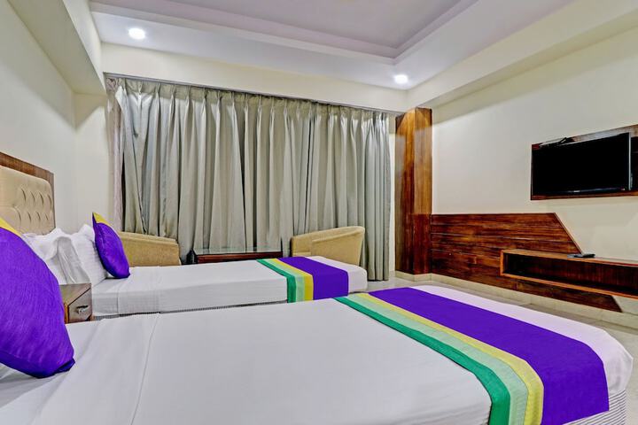 Room 28 of 65