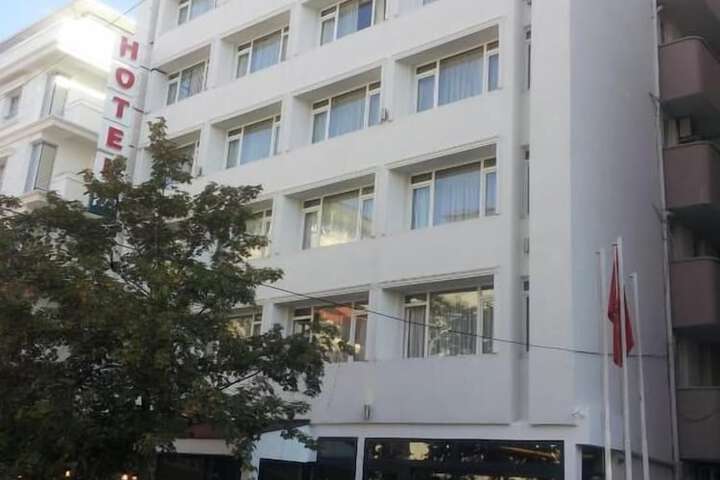 Hotel Exterior 27 of 28