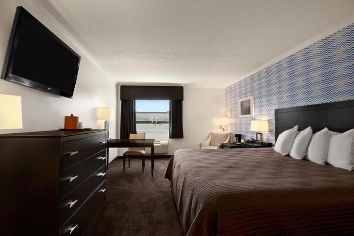 1 King Bed (1 of 5)