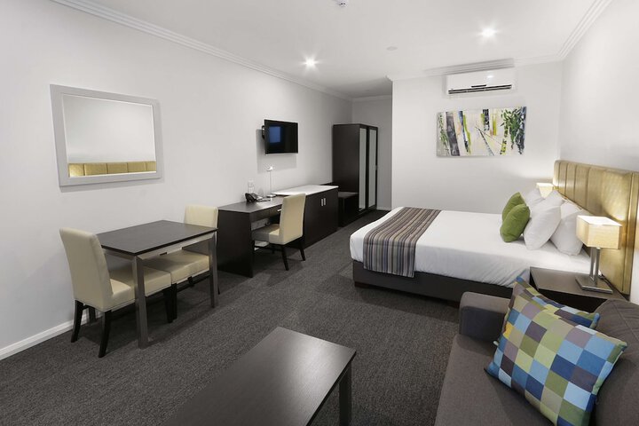 Room 27 of 68