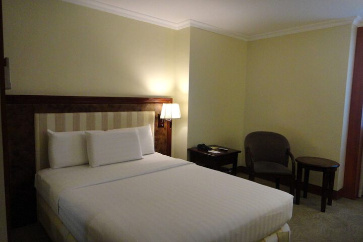 Room 27 of 77