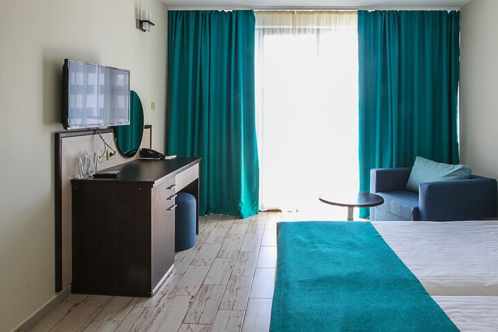 Room 10 of 38