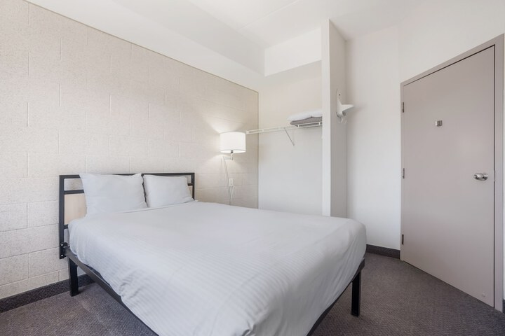 Room 10 of 37
