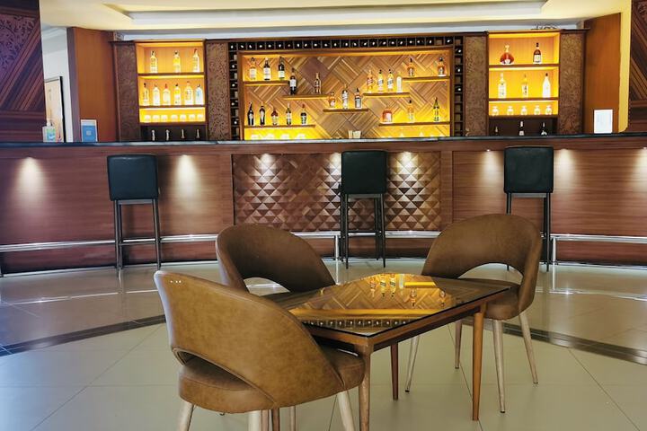 Lounge 42 of 73
