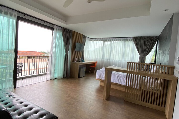 Room 34 of 102