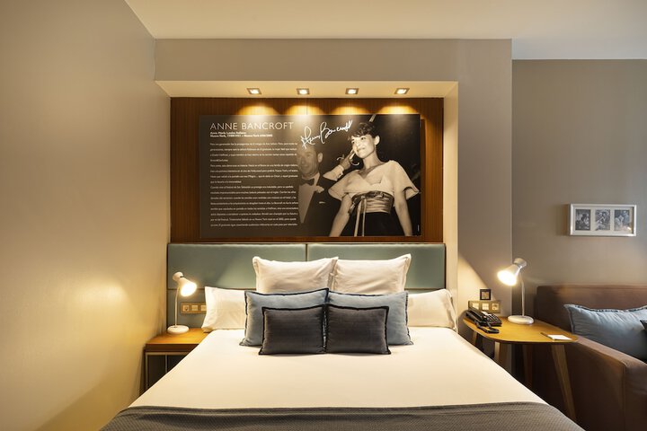 Room 42 of 94