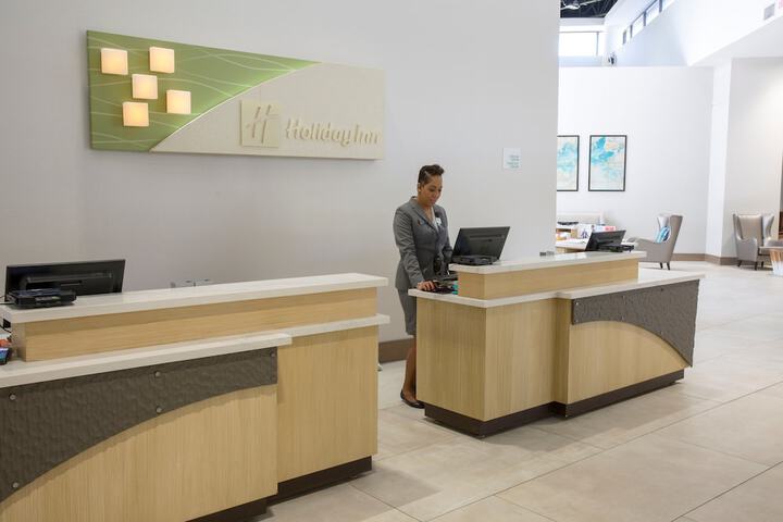 Check-in/check-out kiosk