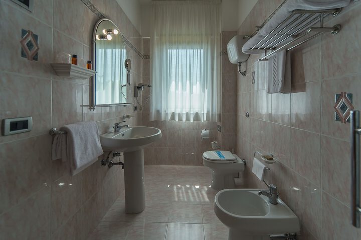 Room 20 of 37